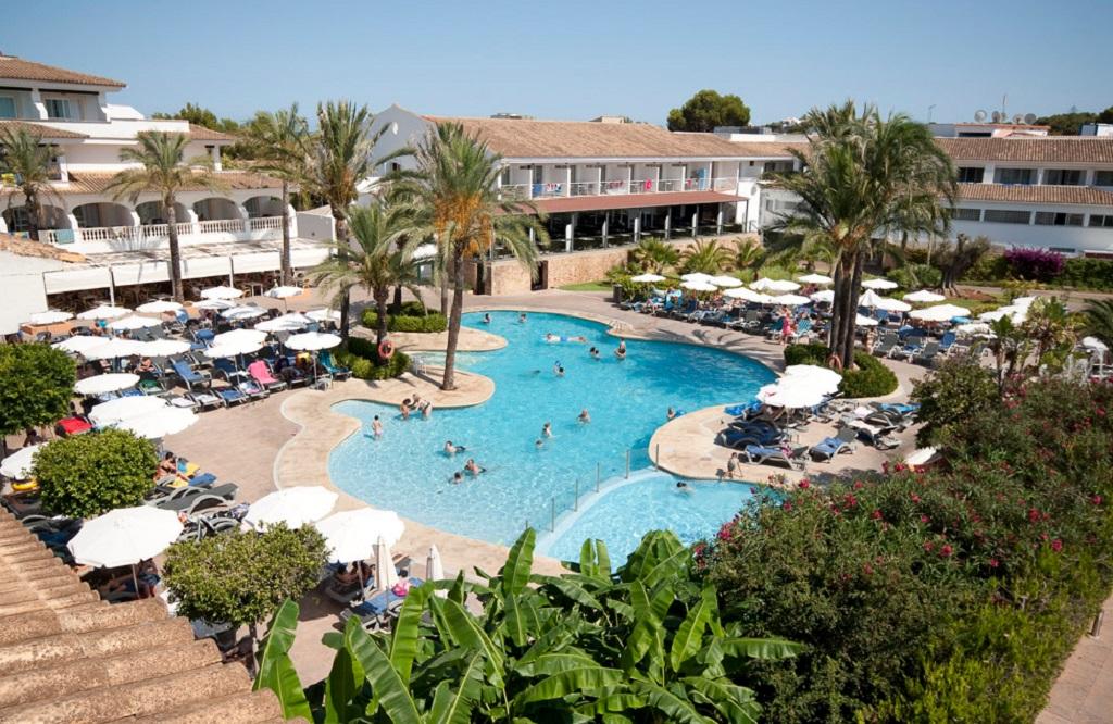 Hotel Beachclub Font De Sa Cala Eksteriør billede