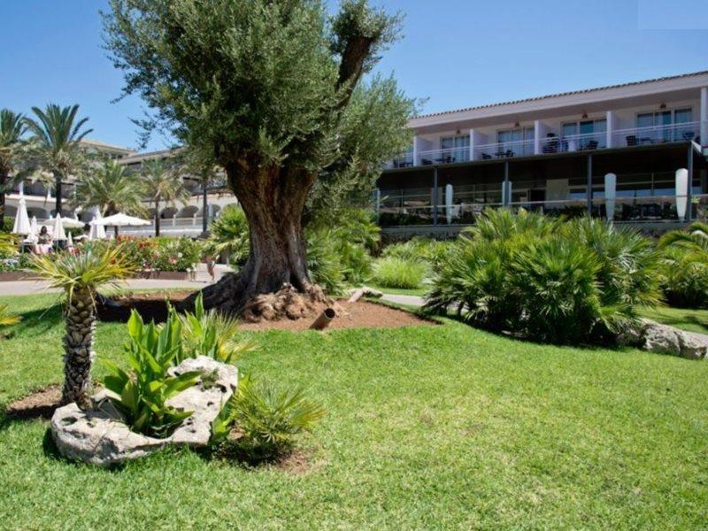 Hotel Beachclub Font De Sa Cala Eksteriør billede