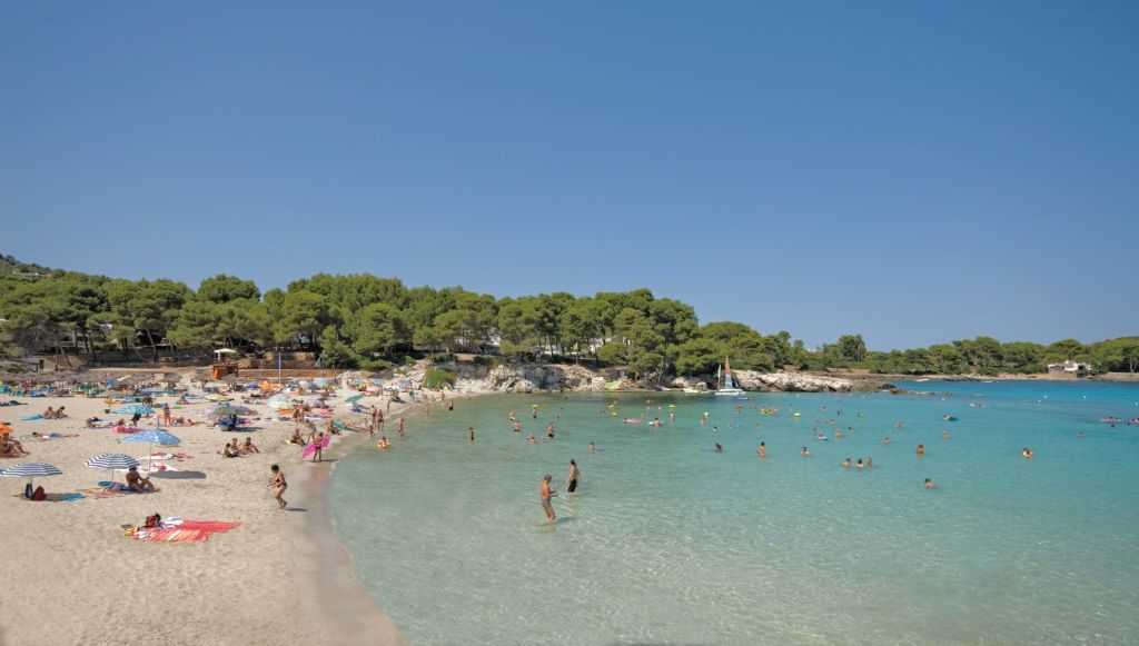 Hotel Beachclub Font De Sa Cala Eksteriør billede