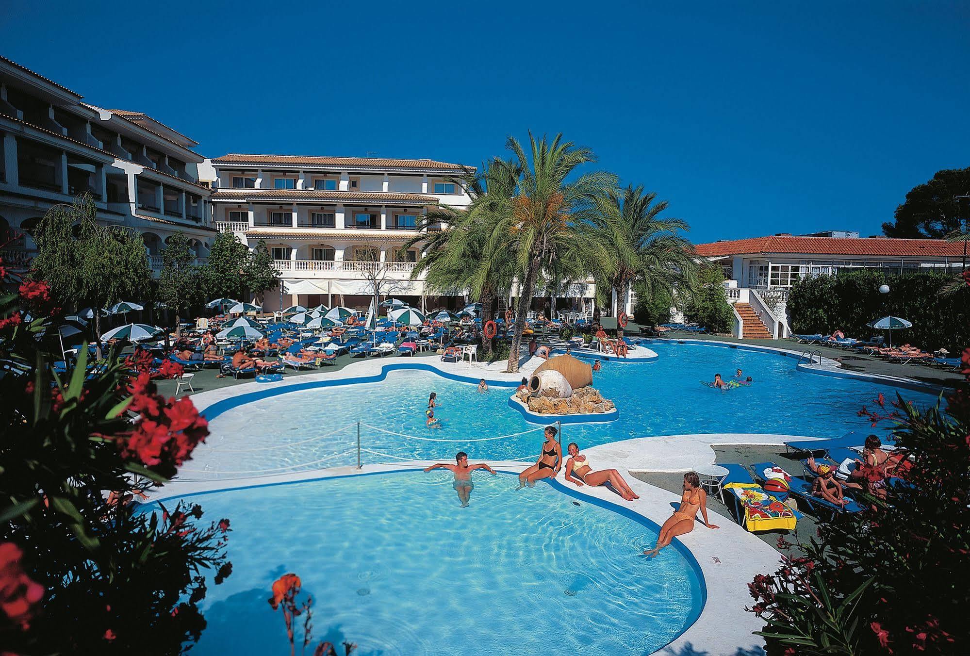 Hotel Beachclub Font De Sa Cala Eksteriør billede