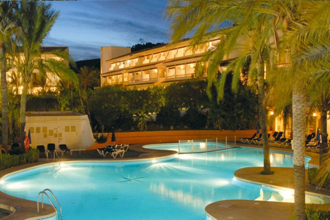 Hotel Beachclub Font De Sa Cala Eksteriør billede